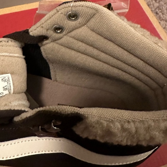 BNIB Filmore Hi VansGuard women's suede high-top shoes, 8. Brown - Picture 10 of 15